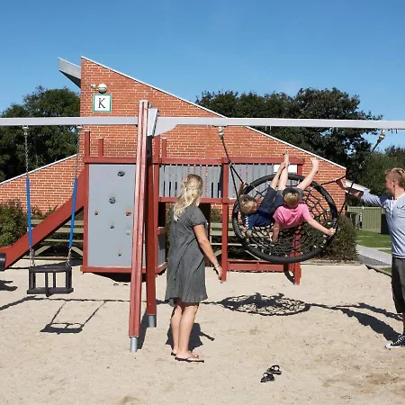 Holiday Lxxxii Hemmet